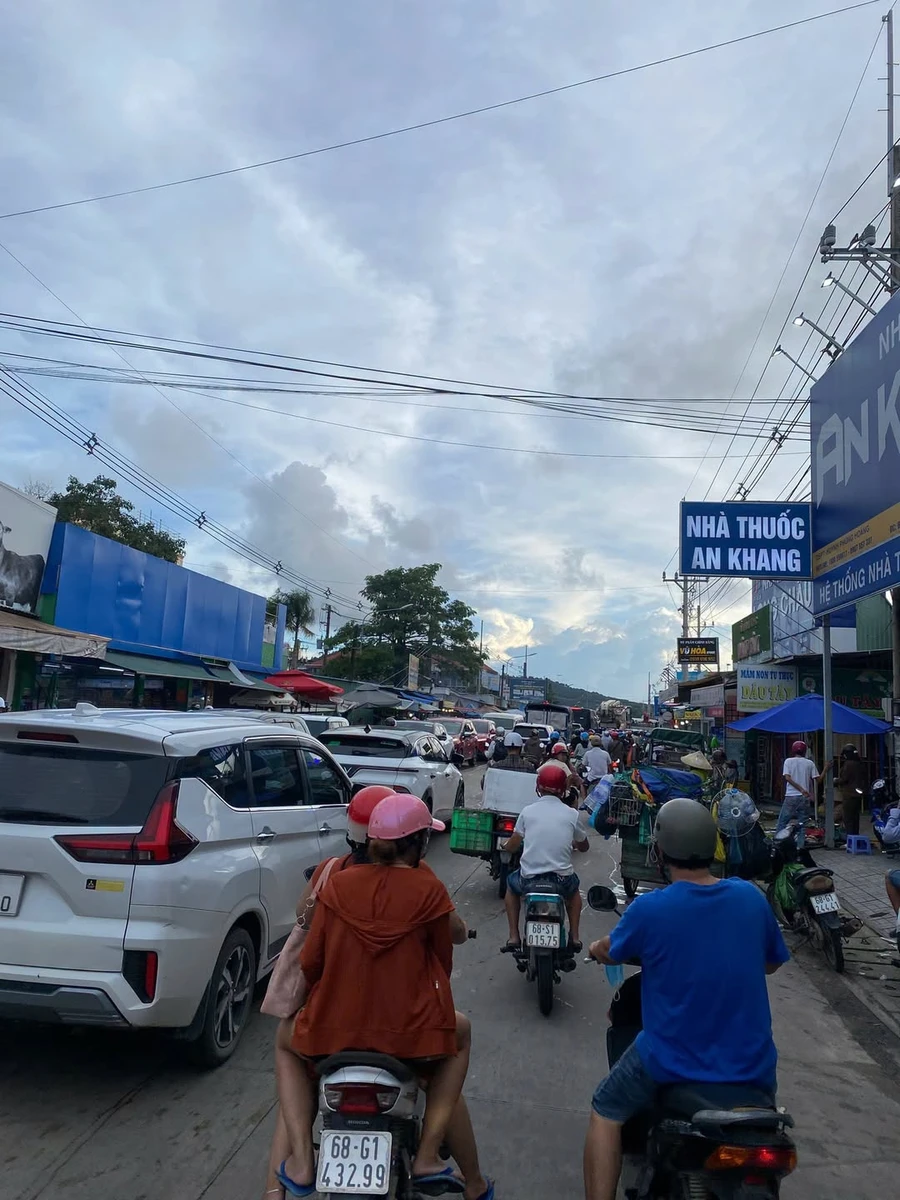 Bán đất 100m² full thổ cư gần chợ Dương Đông, giá 1 tỷ - Ảnh 1