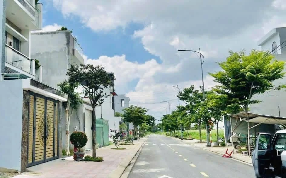 Bán lô đất mặt tiền TDC Tân Hiệp 90m2, giá 3,8 tỷ - Ảnh 1