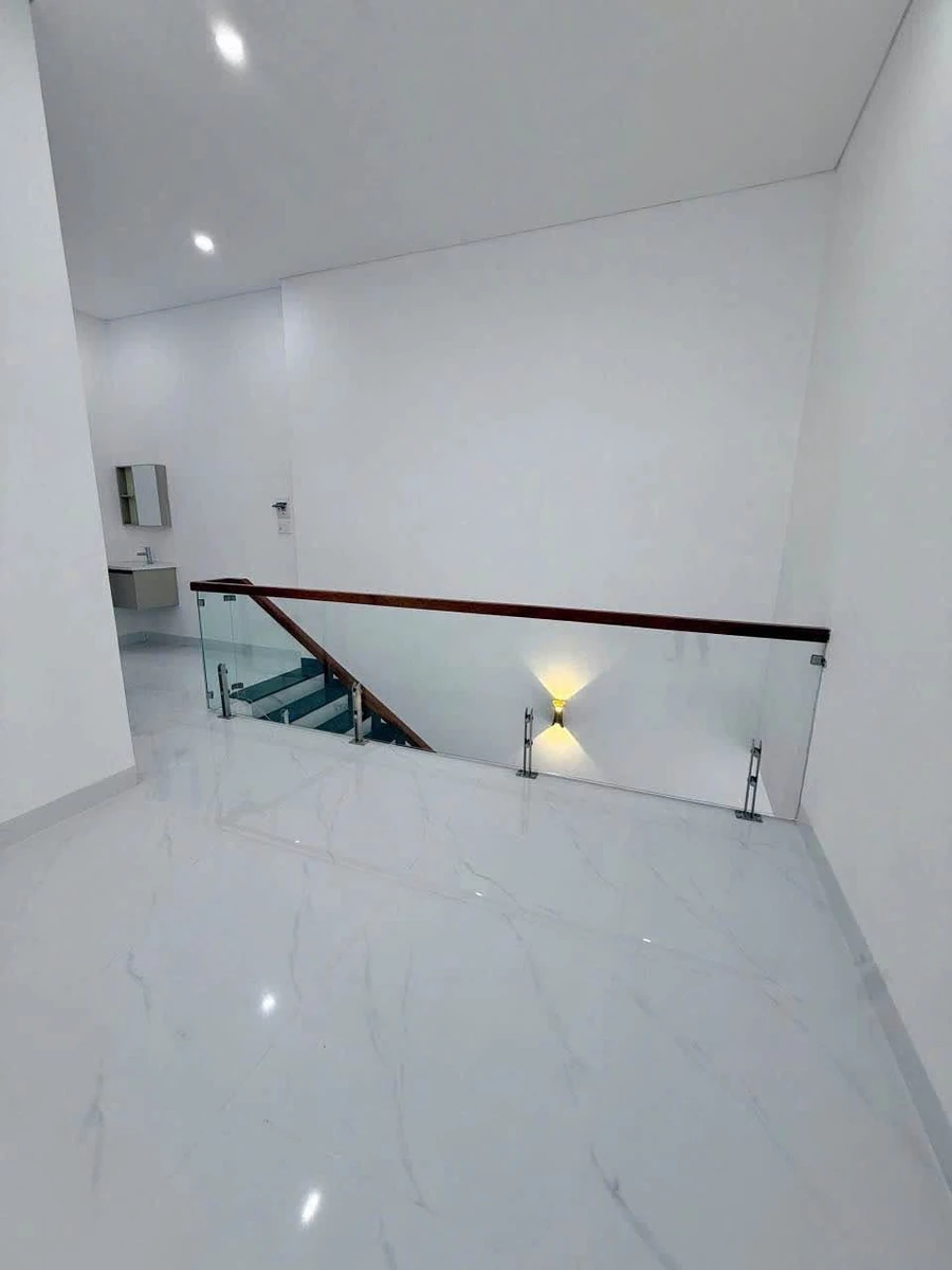 Bán nhà mặt tiền 105m2, 3 phòng ngủ, nội thất đầy đủ, Nguyễn Trường Tộ, Thủ Đức - Ảnh thu nhỏ 5