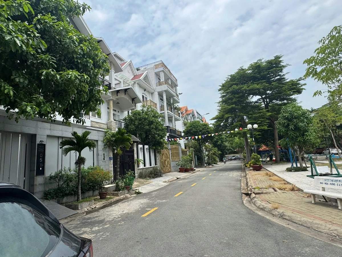 Bán đất Biệt thự Trần Não Q2 200m2, 130tr/m2 - Ảnh thu nhỏ 3