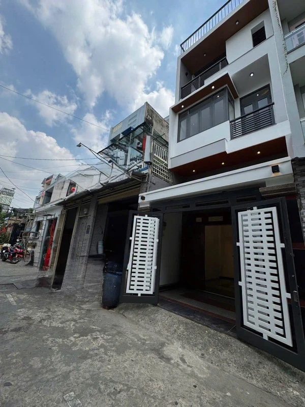 Bán nhà hẻm 4x11m (44m²) 3 phòng ngủ Bình Tân 5 tỷ 200