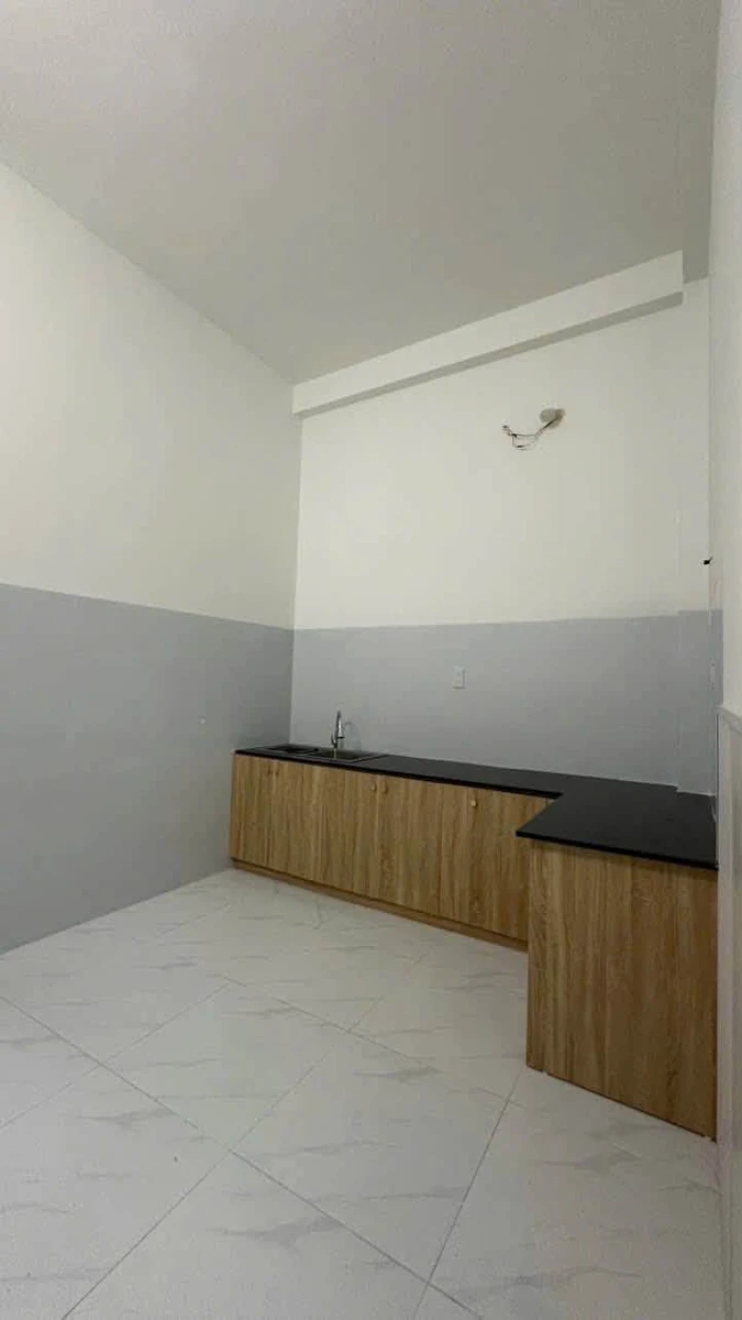 Bán nhà 1 trệt 2 lầu 60m² gần trường học Nha Trang - Ảnh thu nhỏ 2