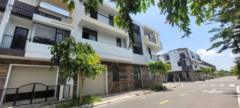 Bán nhà phố 1 trệt 2 lầu 102,3m² khu đô thị The Light City, Phường 12, Vũng Tàu giá 7,8 tỷ