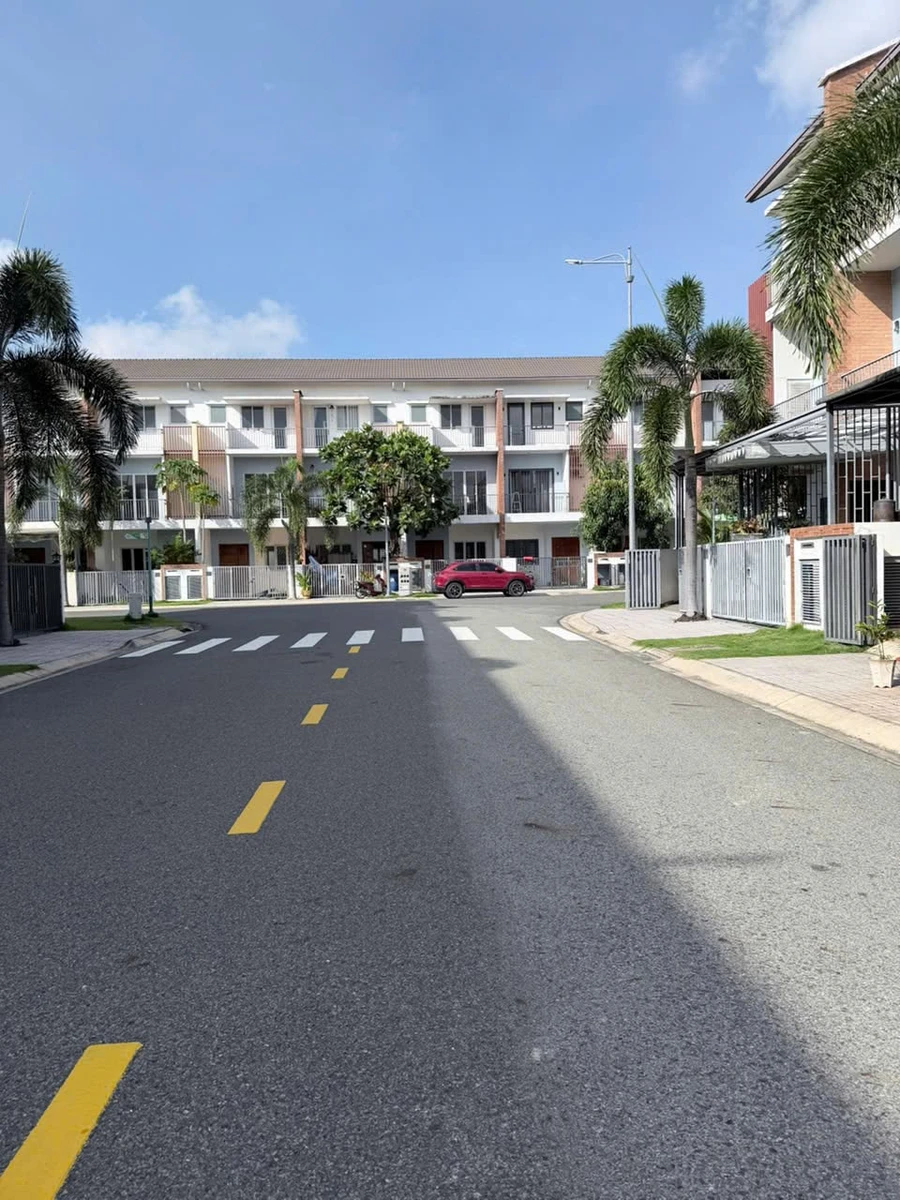 Bán nhà 3 tầng SUN CASA Thủ Dầu Một 80m2 - 3.2 tỷ - Ảnh thu nhỏ 3