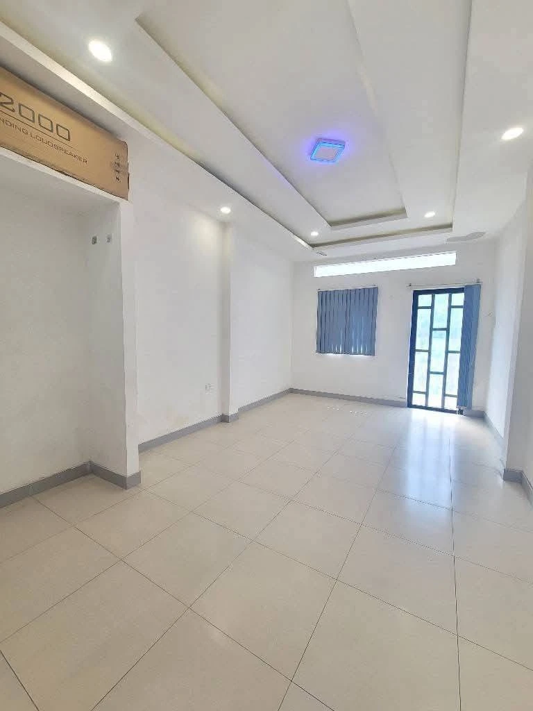 Bán nhà mặt tiền 70m² 4 phòng ngủ gần Chợ Bà Chiểu, Quận 1 - Ảnh 1