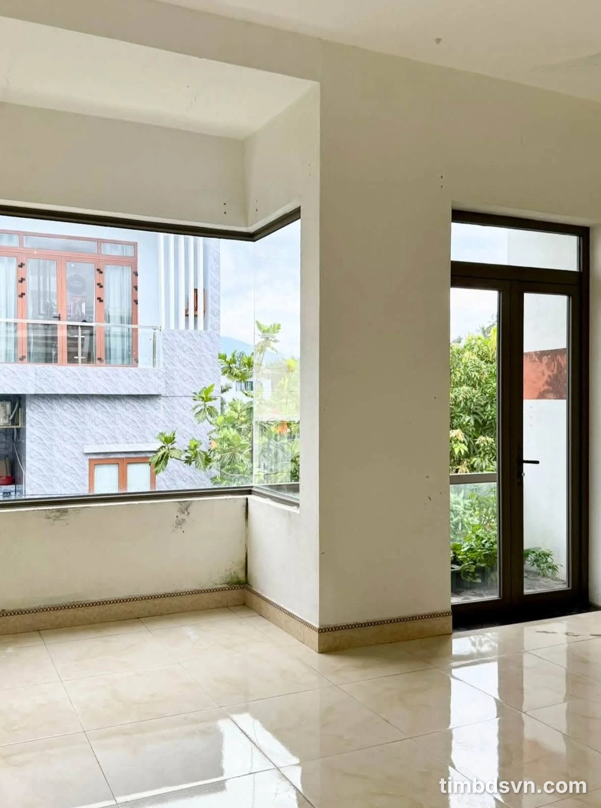 Bán nhà 3PN mặt tiền Biển Nguyễn Tất Thành, 75m2, 4.4 tỷ - Ảnh 1