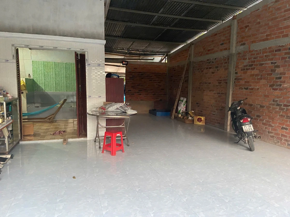 Bán nhà cấp 4 mặt tiền 200m² Hóc Môn 990 triệu - Ảnh thu nhỏ 4