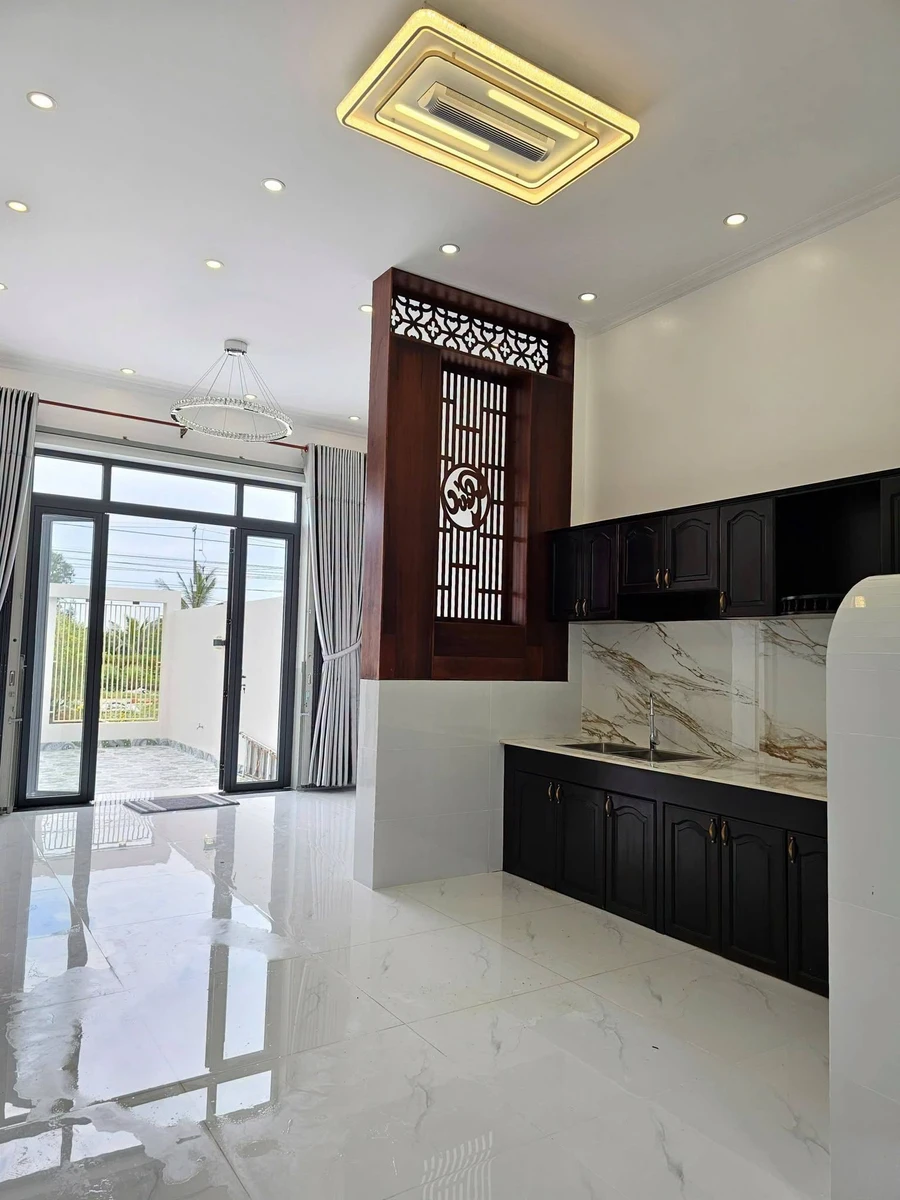 Bán nhà cấp 4 ngang 8m, đất 260,8m2, 3 phòng ngủ, giá 2,1 tỷ tại Phường An Xuyên, Cà Mau - Ảnh 1