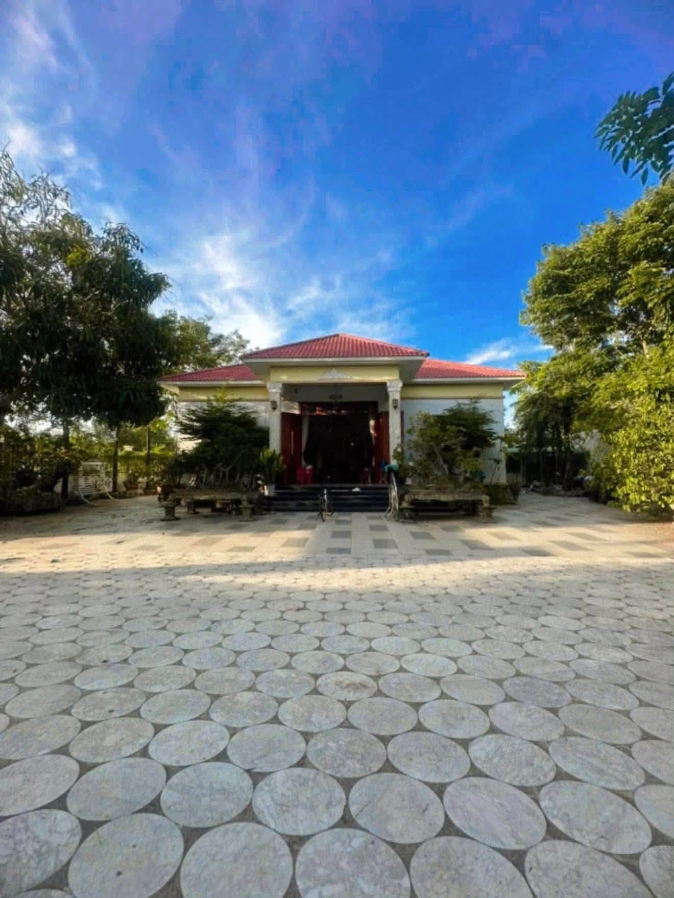 Bán nhà vườn biệt thự kèm gần 100 phòng trọ, gần 5000m2, 17 tỷ, Bàu Bàng - Ảnh 1