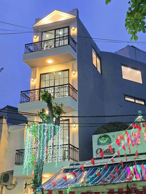 Bán nhà mặt tiền Thái Phiên 4 tầng 66m2, 5 phòng ngủ, thang máy, gần sông Hàn, Đà Nẵng