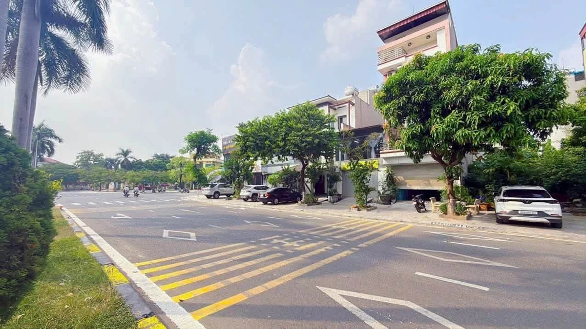 Bán nhà phố 195m2 mặt tiền 10m Lạc Long Quân, Vĩnh Phúc - Ảnh thu nhỏ 2