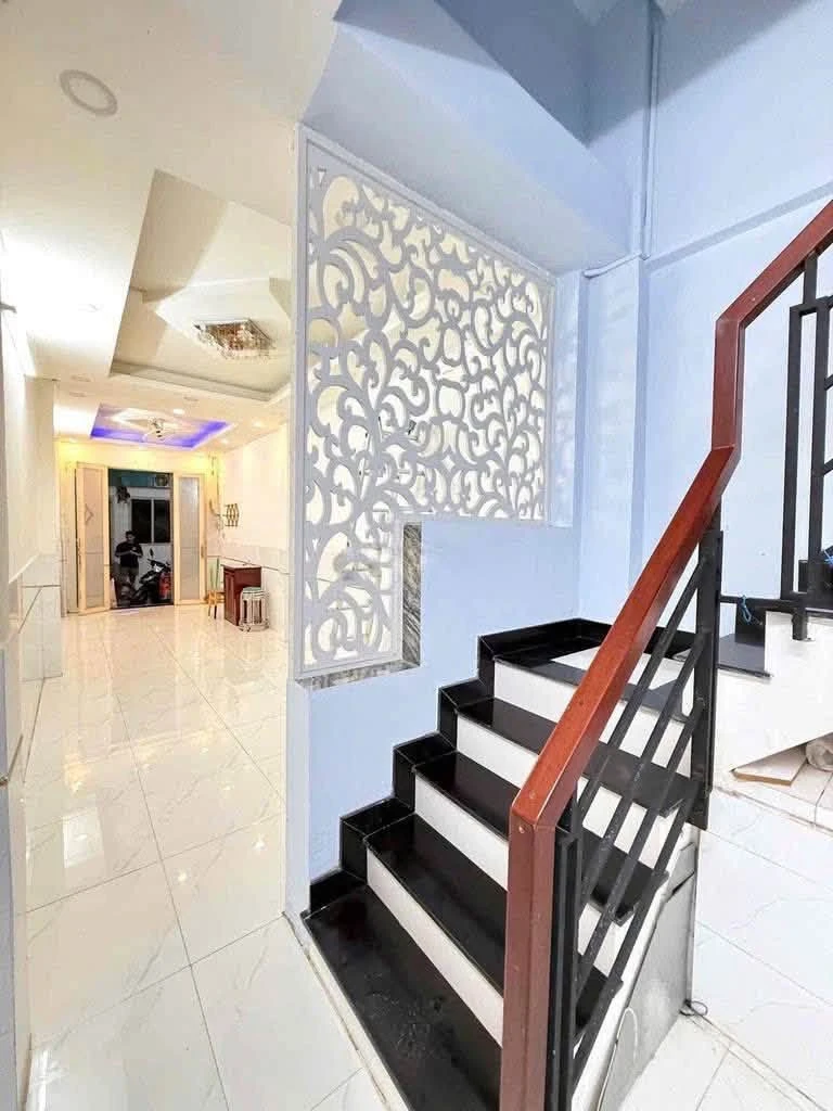 Cho thuê nhà 5PN, 54m2 Nguyễn Biểu Quận 5, 24 triệu/tháng - Ảnh 1