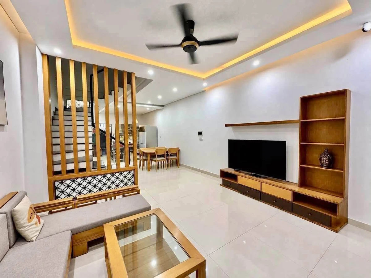 Cho thuê nhà 2 tầng mặt tiền 85m² Phạm Văn, Sơn Trà - Ảnh 1