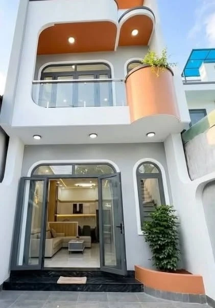 Bán nhà 1 trệt 1 lầu Tân Uyên 60m2 3 phòng ngủ 1 tỷ 700 - Ảnh 1