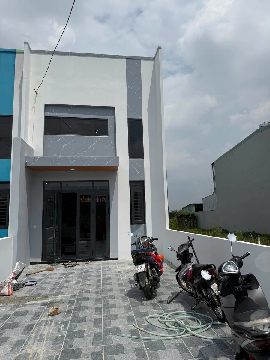 Bán nhà thổ cư 3 phòng ngủ, sân để 2 xe tải, gần KCN Mỹ Phước 4, Hòa Lợi, Bình Dương - Ảnh 1