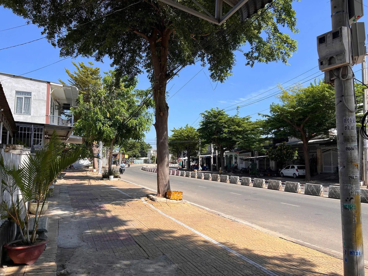 Bán nhà mặt đường Hải Thượng Lãn Ông 2 tỷ 5, 75m², 2PN, Khánh Hòa - Ảnh 1