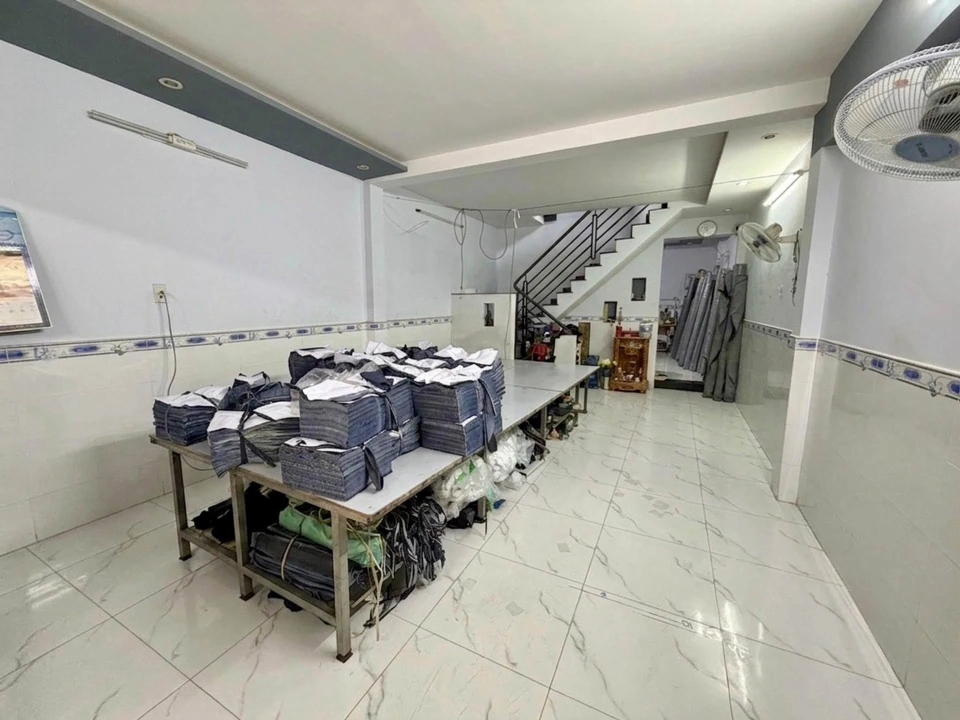 Bán nhà 3 tầng sân thượng Lê Trọng Tấn Tân Bình 72m² 4 tỷ - Ảnh 1