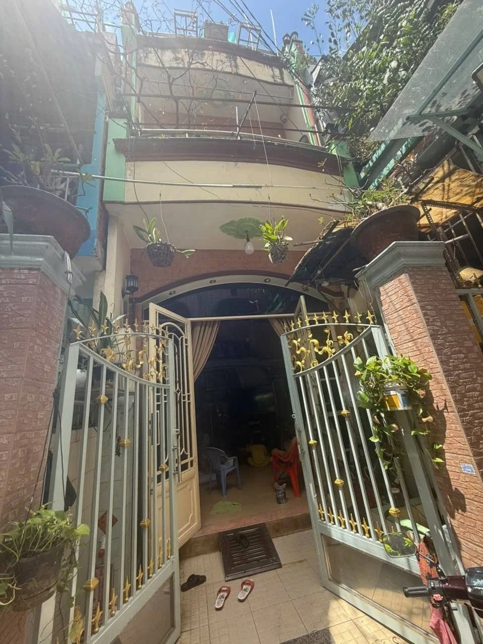 Bán nhà 3 tầng + sân thượng 42m² hẻm Lê Thị Bạch Cát, Quận 11, giá 5,2 tỷ - Ảnh 1