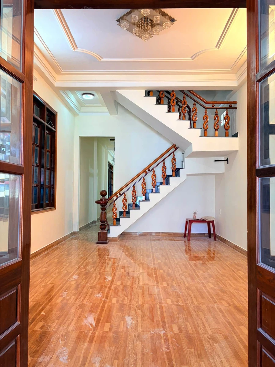 Bán nhà Đà Lạt 147m² mặt tiền đường Lạc Long Quân 4,7 tỷ - Ảnh thu nhỏ 2