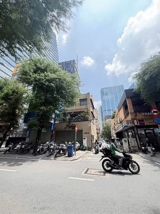 Bán nhà mặt tiền Lê Thánh Tôn Quận 1, 87m2, 120 tỷ - Ảnh thu nhỏ 2