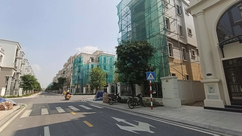 Bán nhà xẻ khe 340m² tại Vinhomes Ocean Park 3, giá 18,174 tỷ