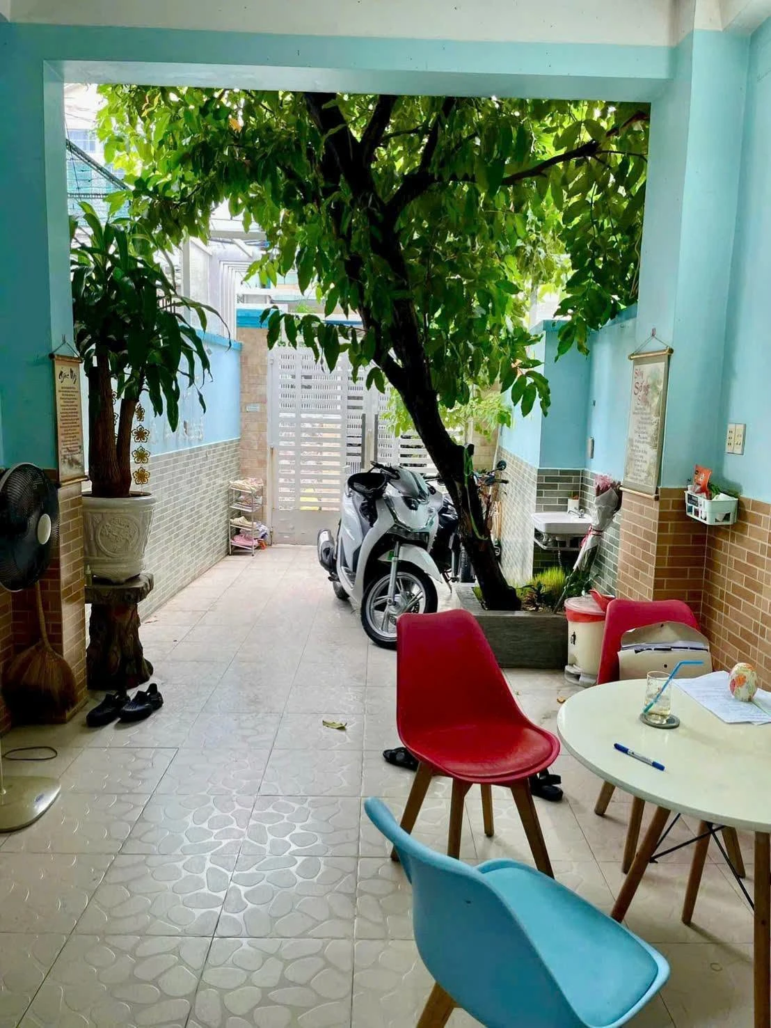 Bán nhà Quận 4, 1 trệt 2 lầu, 4PN, sàn 147m², giá 8,2 tỷ - Ảnh 1