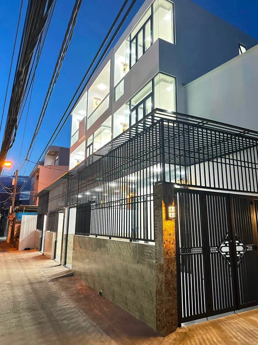 Bán nhà 3 tầng, 4PN, 190m² tại Nha Trang - Ảnh 1