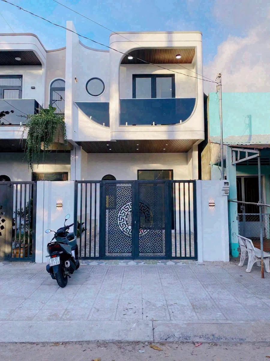 Bán nhà phố luxury mặt tiền Phan Văn Trường 100m² Rạch Giá - Ảnh 1