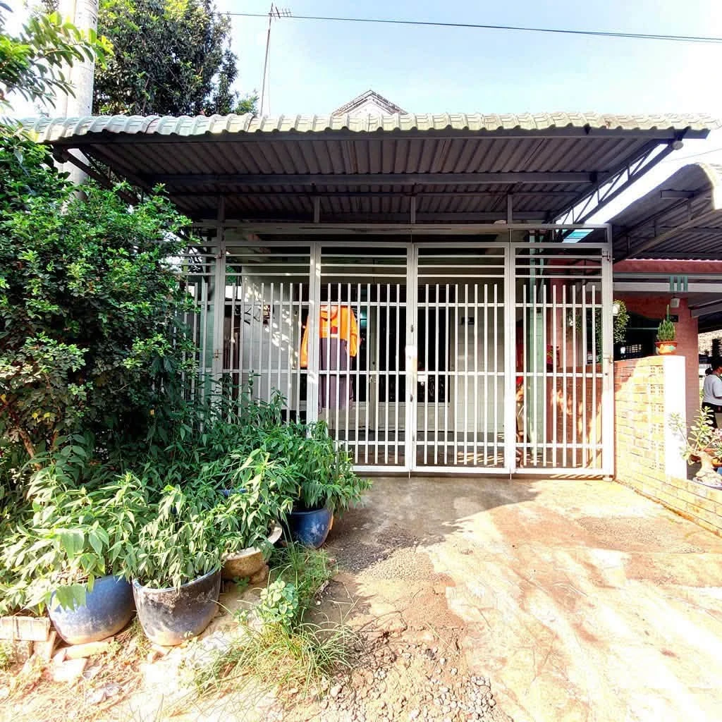 Bán nhà cấp 4 gần chợ Bông Trang, Nhà Bè, 108m² 2 phòng ngủ, 2,4 tỷ - Ảnh 1