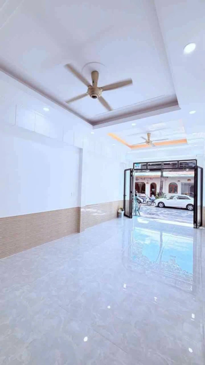 Nhà mặt tiền kinh doanh Dĩ An 64m² 4 tầng 5,95 tỷ - Ảnh 1