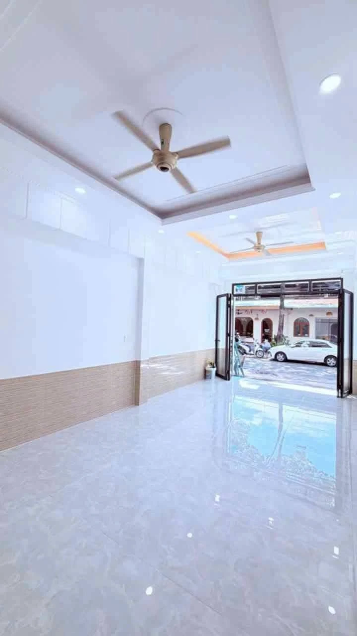 Nhà mặt tiền kinh doanh Dĩ An 64m² 4 tầng 5,95 tỷ - Ảnh 1