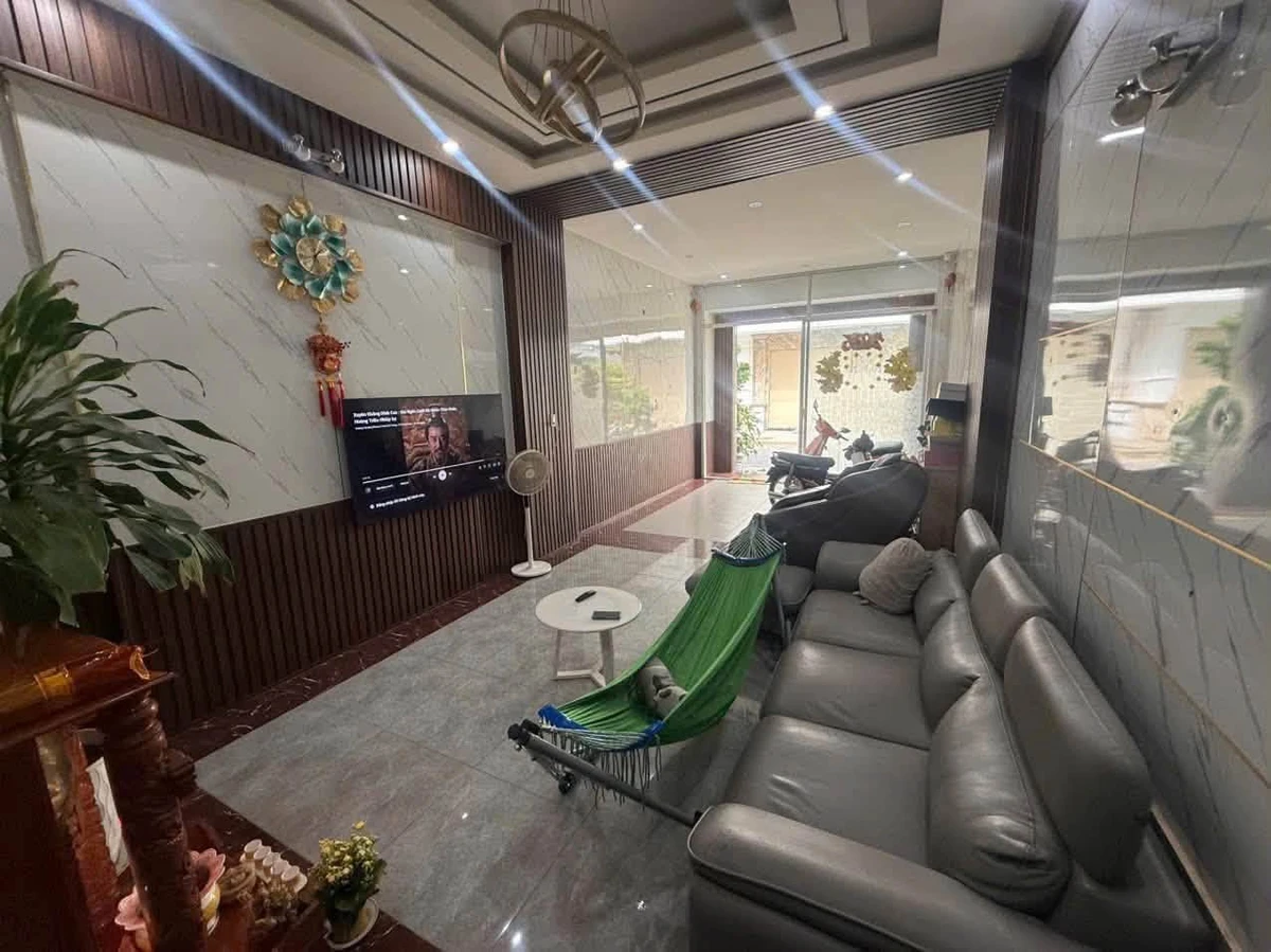 Bán nhà 1 trệt 2 lầu 240m2, Biên Hòa, 5.1 tỷ - Ảnh thu nhỏ 4