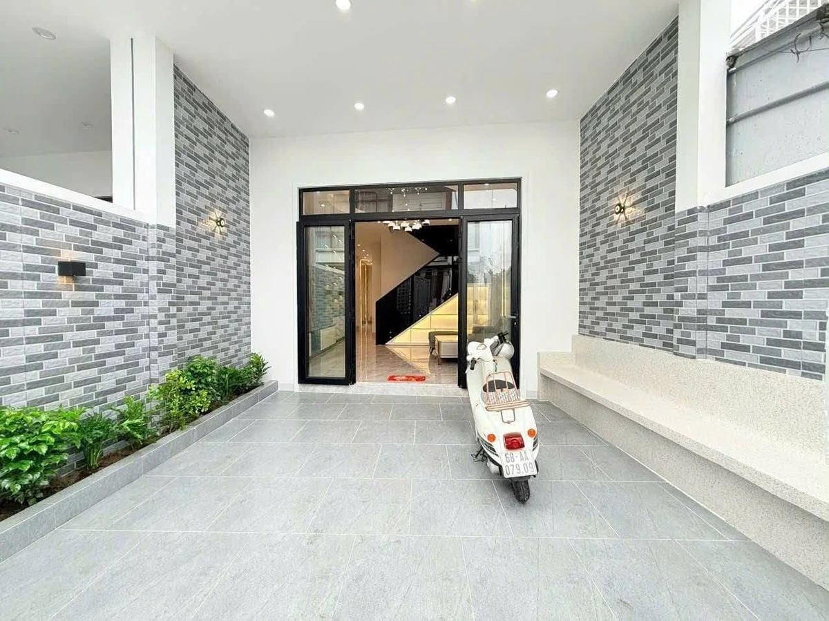 Bán nhà phố 2 mặt tiền 4PN 3WC Rạch Giá - Ảnh thu nhỏ 2