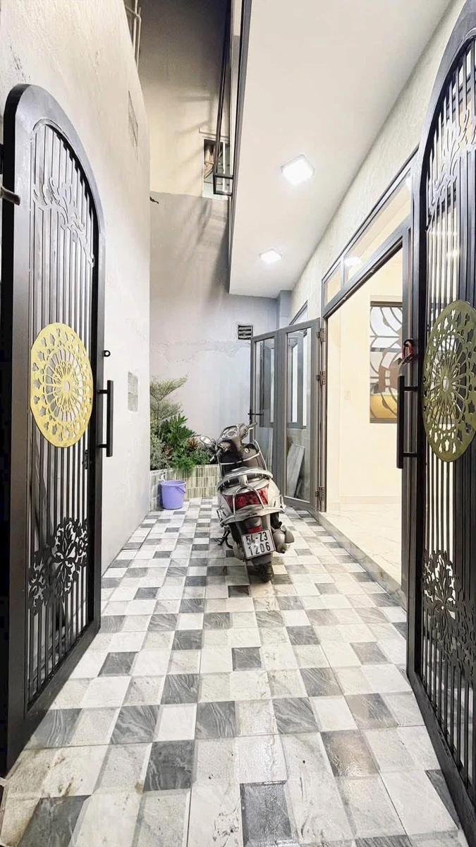 Bán nhà hẻm Tôn Đản Quận 4, 1 trệt 1 lầu, 3PN, 42,5m² sổ, giá 4,89 tỷ - Ảnh 1