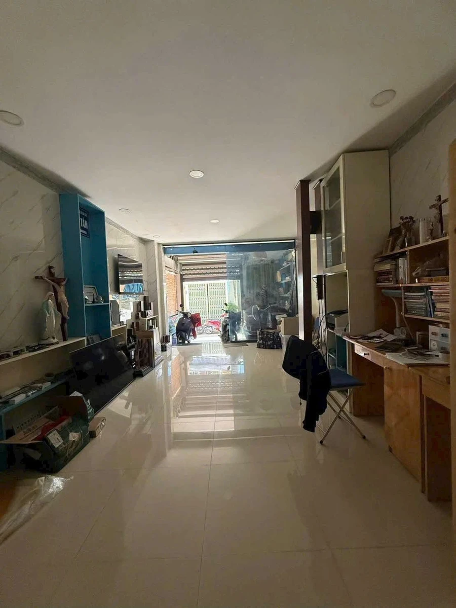 Bán gấp nhà 3 tầng 64,9m² ô tô tận nhà, 2 mặt tiền, Phước Tân, Nha Trang - Ảnh thu nhỏ 2