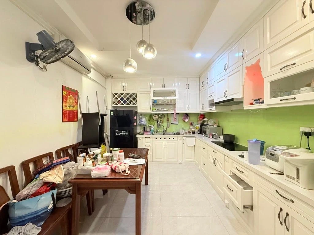 Bán nhà 4 tầng 60m2 4PN 4WC gần Bà Chiểu 7.99 tỷ - Ảnh thu nhỏ 3