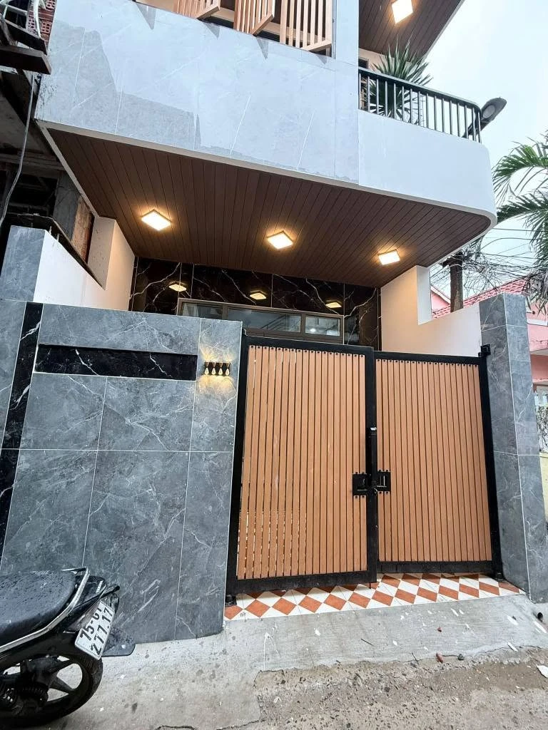 Bán nhà 3 tầng 60m² 4PN Hải Châu Đà Nẵng gần biển 6,19 tỷ - Ảnh 1