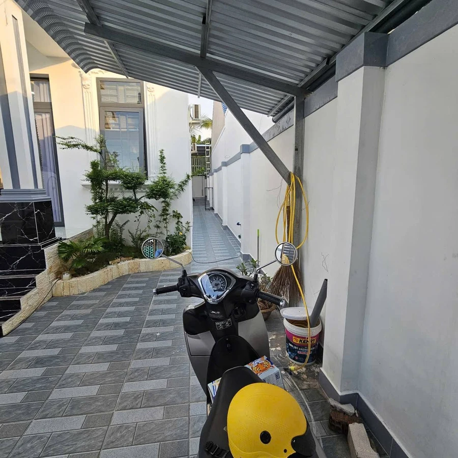 Bán nhà mái thái mới 153m2, 2 phòng ngủ, tặng nội thất tại Phú Tân (Hữu Định cũ) - Ảnh thu nhỏ 3