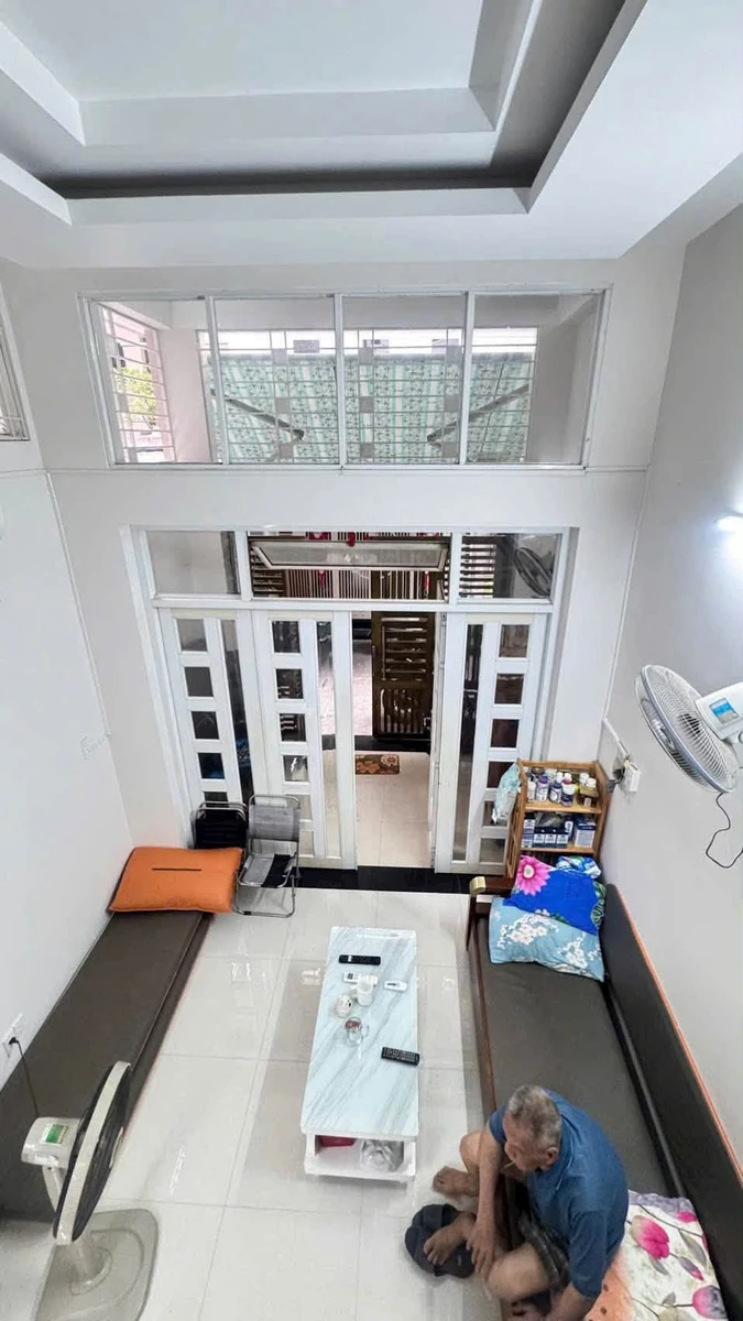 Bán nhà 4 tầng 42.4m² 4PN/4WC Quận 4 nhỉnh 5 tỷ - Ảnh thu nhỏ 2