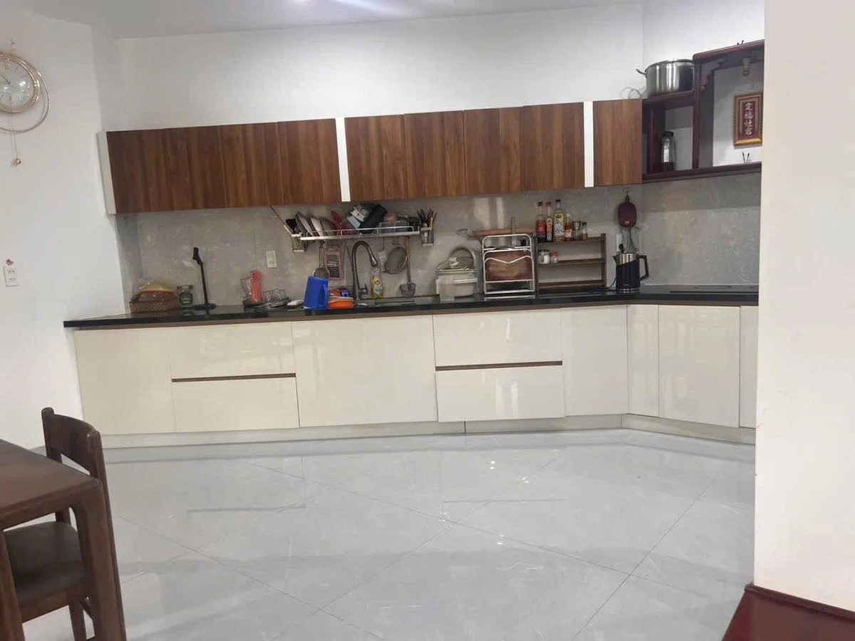 Bán nhà hẻm Nguyễn Công Trứ 170m2, 3PN 3WC, sân ô tô, view hồ Ea Tam, giá 4,5 tỷ - Ảnh thu nhỏ 4