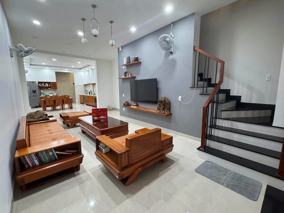 Bán nhà 2 tầng mặt tiền Phan Vinh, Nha Trang, 97.5m², 11.5 tỷ - Ảnh 1