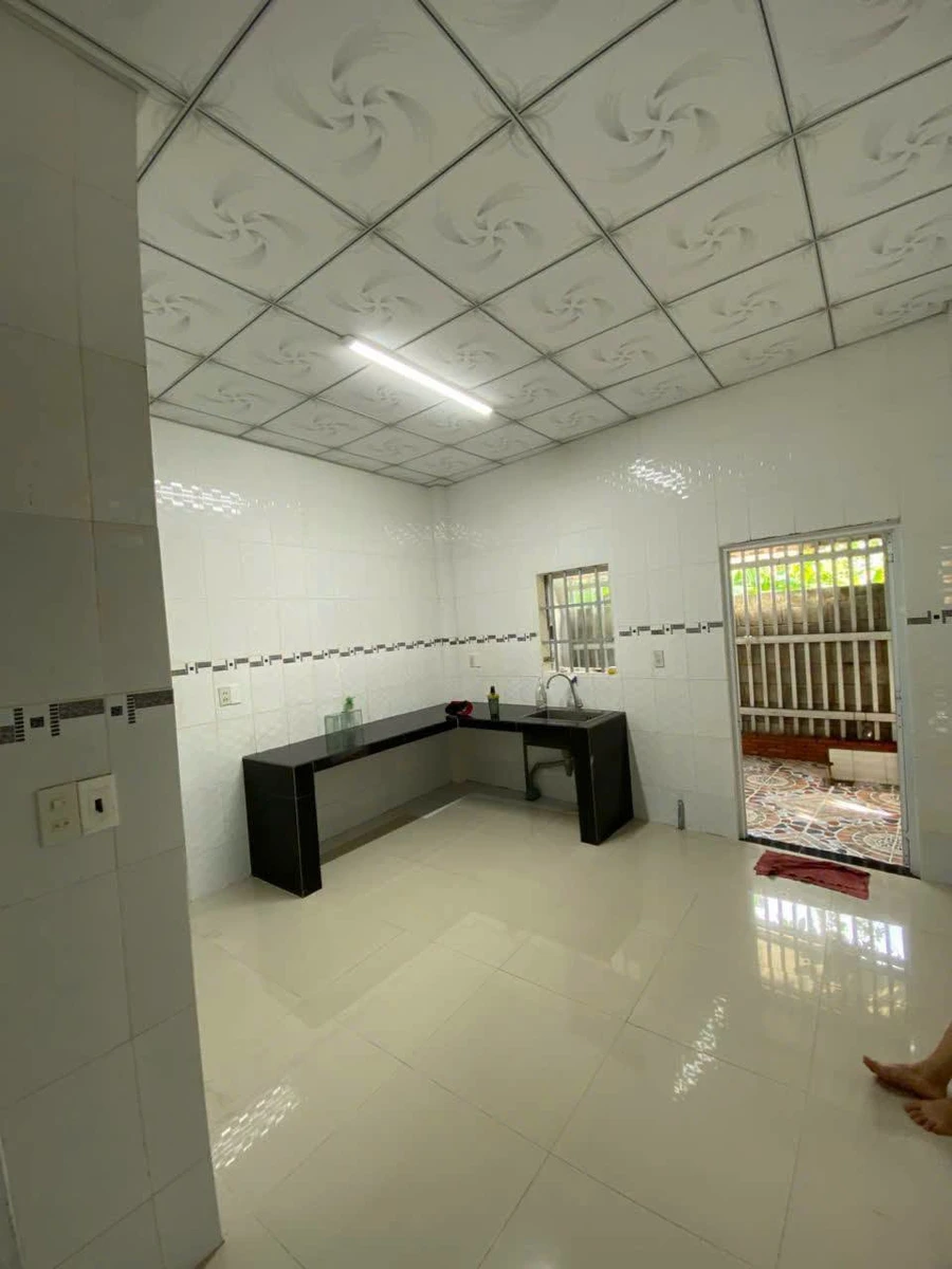 Cho thuê nhà hẻm 5x23m, 2 phòng, Rạch Giá 4 triệu/tháng - Ảnh thu nhỏ 3