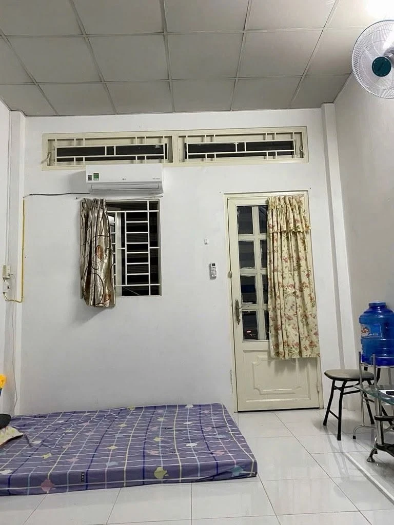 Bán nhà 2 tầng 28m2 hơn 4 tỷ Quận 1 - Ảnh 1