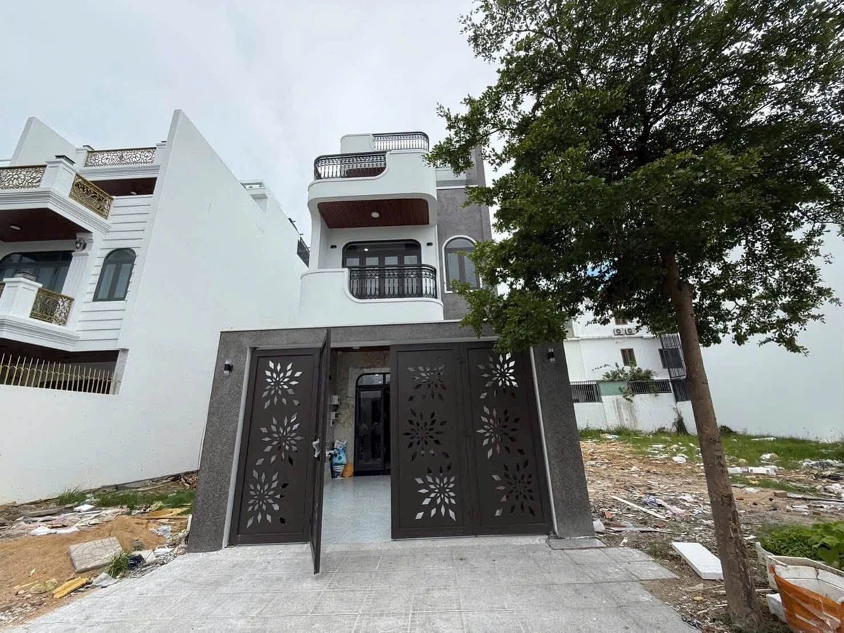 Bán nhà 3 tầng + 1 tum, 100m² có thang máy, Nha Trang - Ảnh 1