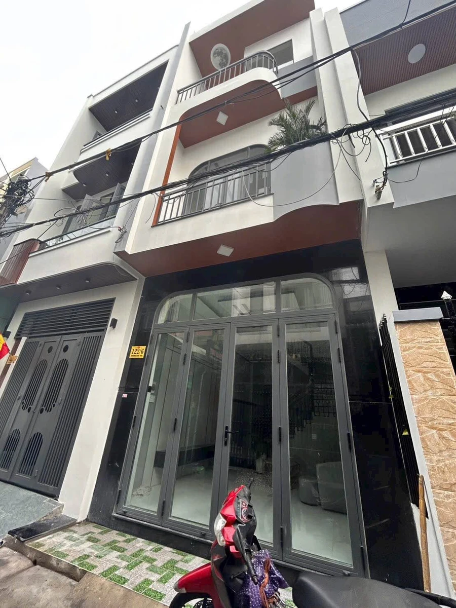 Bán nhà 3 tầng 47m² hẻm Hoàng Văn Thụ, Quy Nhơn, 3 phòng ngủ - Ảnh 1
