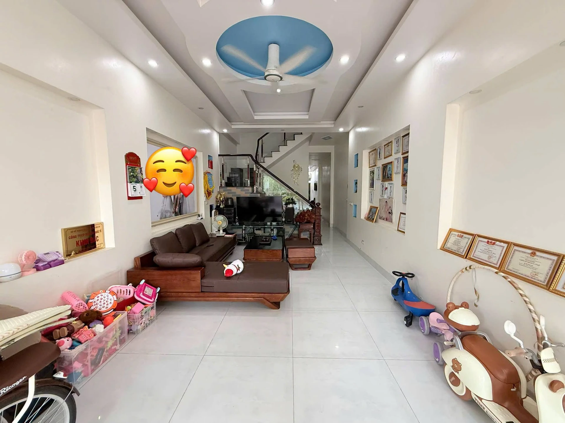 Bán nhà 2 tầng 75m2 Trần Quốc Hoàn Cốc Lếu 2,5 tỷ full nội thất - Ảnh 1