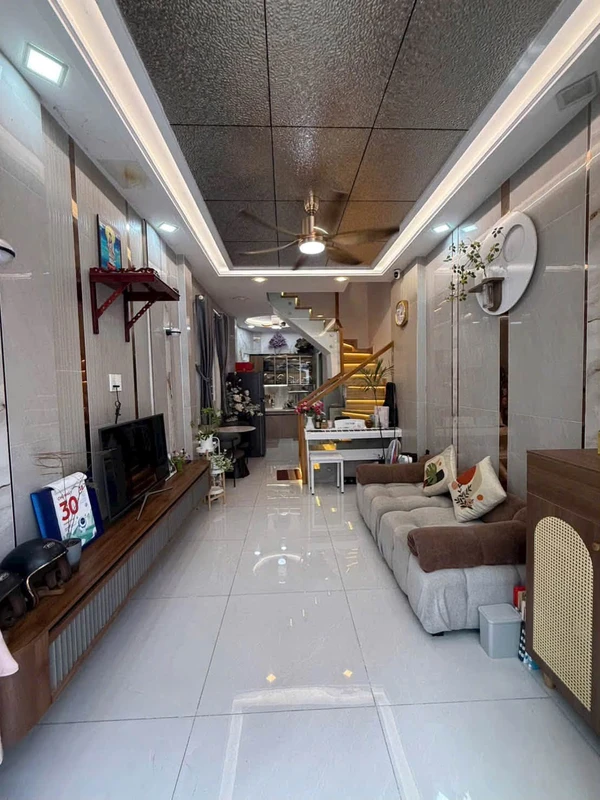 Bán nhà hẻm Lê Đại Hành, Phường 7, Quận 11, 2PN, 27,4m², giá 5,3 tỷ