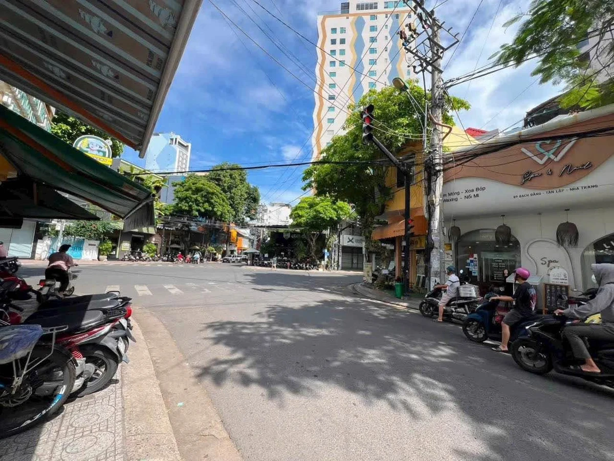 Bán 2 căn nhà mặt tiền Bạch Đằng, trung tâm du lịch Nha Trang, 82m2 giá 28,8 tỷ - Ảnh thu nhỏ 3
