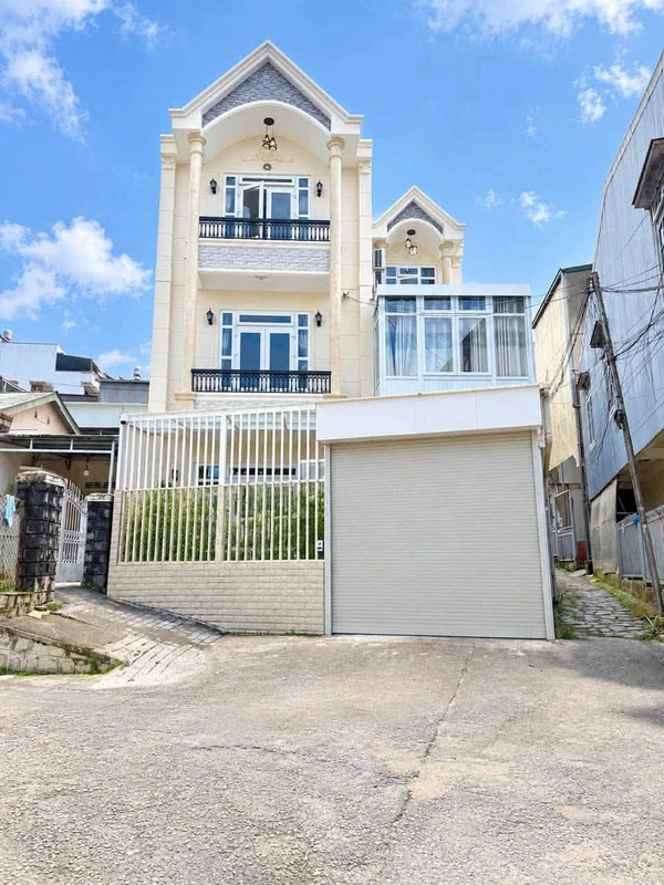 Bán nhà Nguyễn Lương Bằng, Đà Lạt, 146.8m2, 5 phòng, view công viên