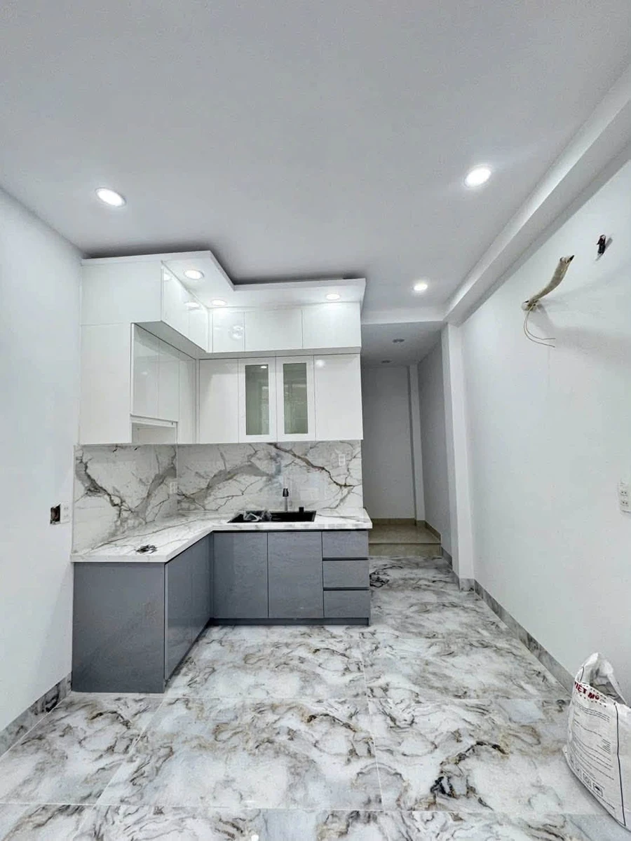 Bán nhà hẻm xe hơi 3.3x7m, trệt 2 lầu sân thượng, 2PN 3WC, Lạc Long Quân, Tân Bình, giá 5.1 tỷ - Ảnh thu nhỏ 5